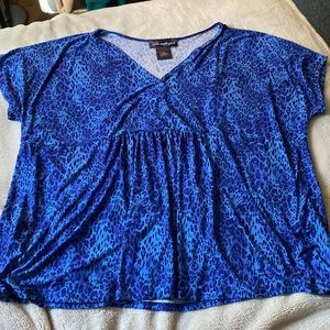Short sleeve blue cheetah shirt - size 2X
